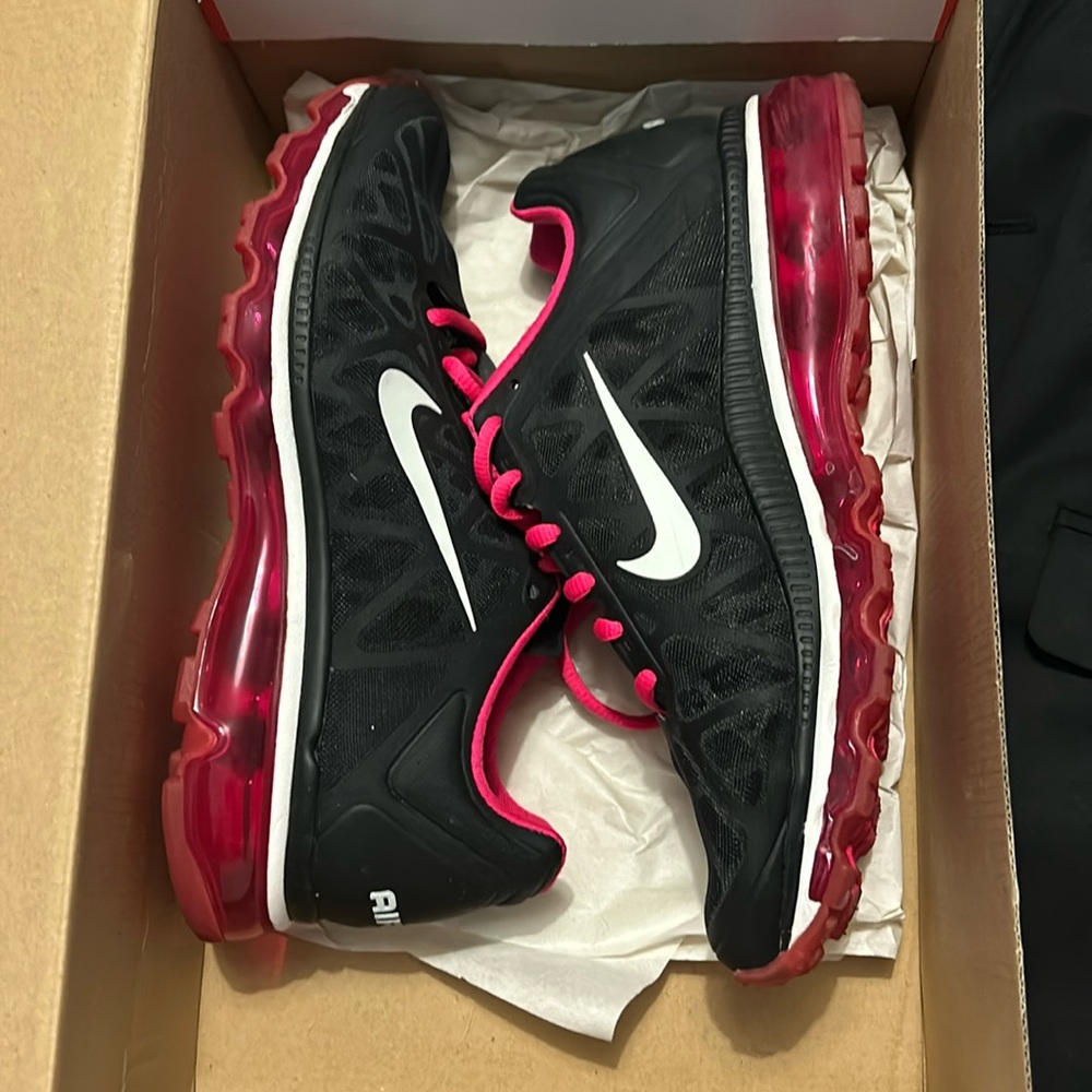 Nikes Women’s Air Max+ 2011